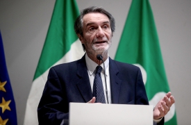 Auguri di morte a Fontana per un post sul referendum