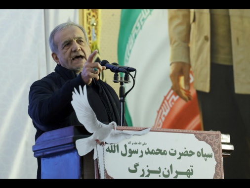 Pezeshkian, 'Hormuz è aperto a tutti, tranne a chi viola il nostro territorio'