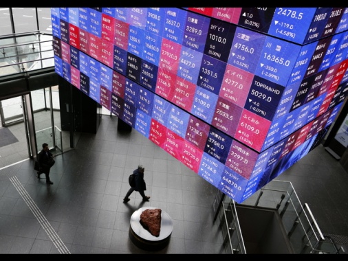 Borsa: l'Asia cade con Tokyo e Seul, l'Europa attesa in rosso