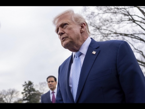 Trump, 'è in corso un cambio di regime in Iran'