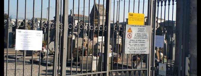 Arcisate: ossari aperti, raid sacrilego al cimitero