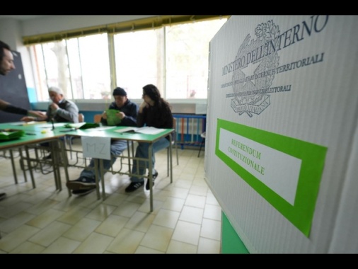 Referendum, l'affluenza definitiva in Italia sfiora il 59%