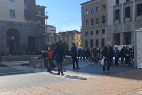 Varese, kit rifiuti: code anche in centro