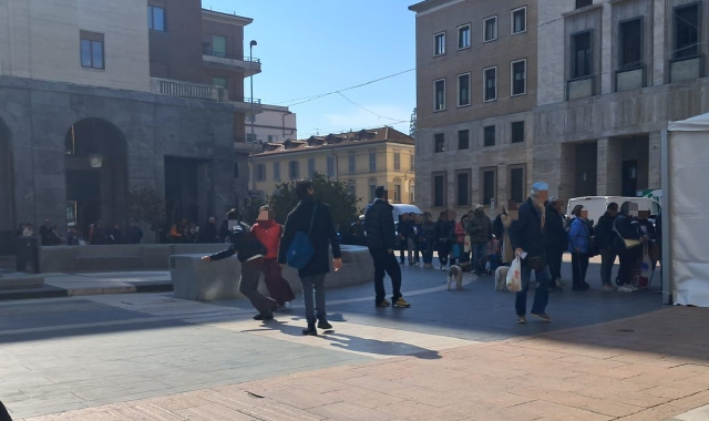 Varese, kit rifiuti: code anche in centro