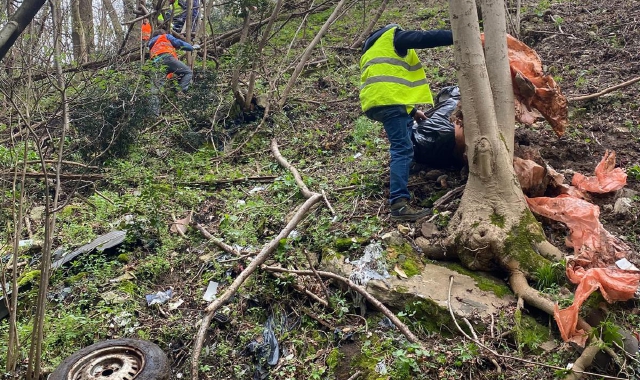 Via i rifiuti. «Servono le fototrappole»
