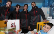 I giocatori del Milan tra i bambini ricoverati