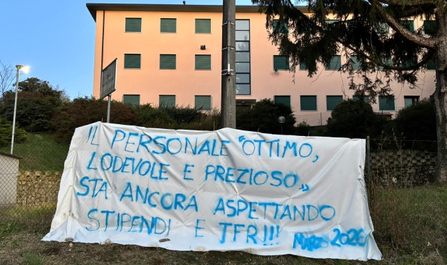 Uno striscione della protesta