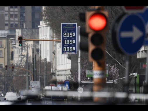 Mimit, prezzo medio self benzina a 1,751 euro, gasolio a 2,067 euro