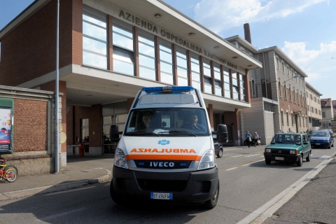 Va a sbattere con l’auto dopo un malore: morto 70enne
