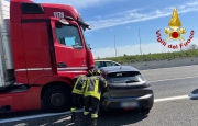 Scontro con camion: auto trascinata 70 metri