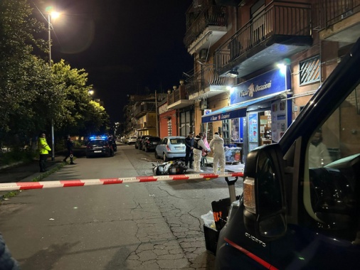 Donna accoltellata a Catania, caccia al marito in fuga