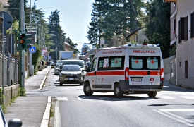 Varese: aggredisce i passanti a colpi di pentola