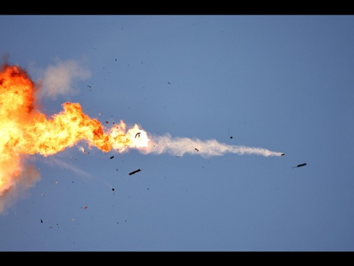 Emirati, 'difese aeree in azione contro missili e droni'