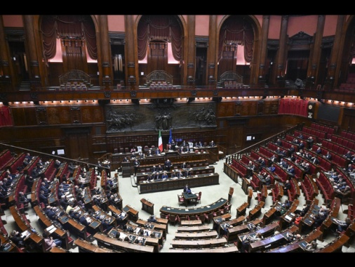 In Aula alla Camera massiccia presenza di FdI, numerose assenze tra FI e Lega