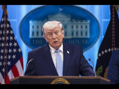 Trump, 'collaboreremo con l'Iran per rimuovere tutta la polvere nucleare'