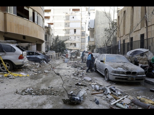 'Beirut travolta dai raid, vittime per le strade e panico'