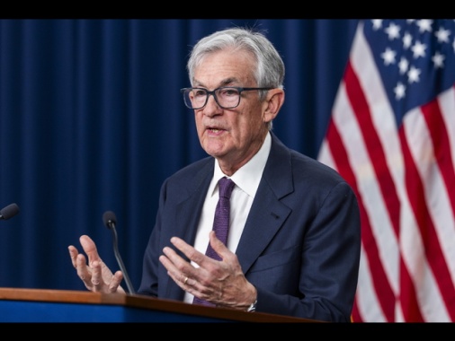 Taglio tassi o rialzo, Fed valuta il doppio scenario per la guerra in Iran