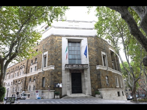 Al Mimit il vertice sui carburanti fra Urso e le compagnie petrolifere