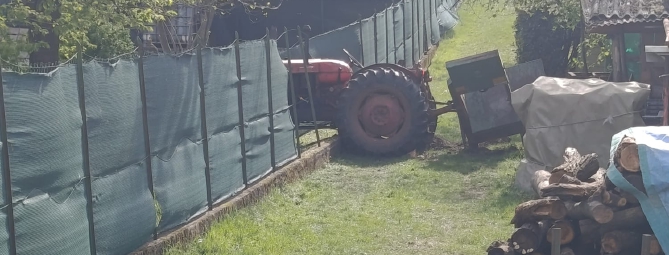 Cade dal trattore per un malore e muore