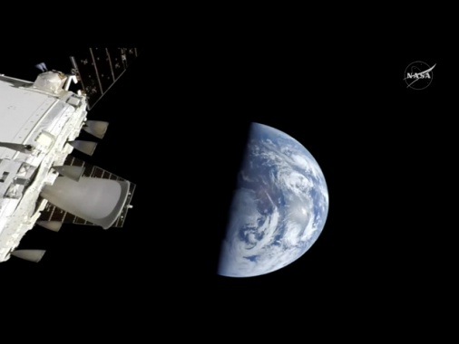 Artemis II, la capsula Orion pronta a entrare nell'atmosfera