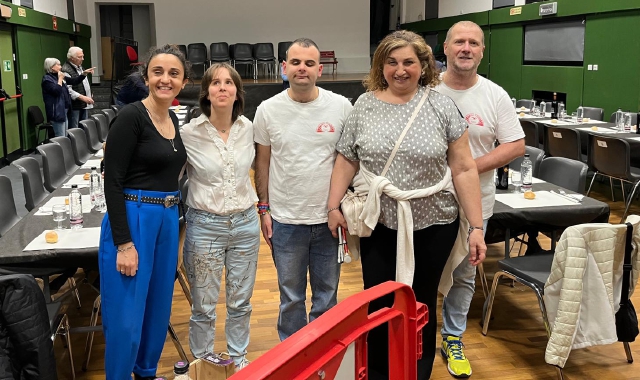 Cene al buio per sostenere i progetti Cisv