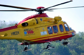 Travolto dalla pianta che stava tagliando, muore 67enne