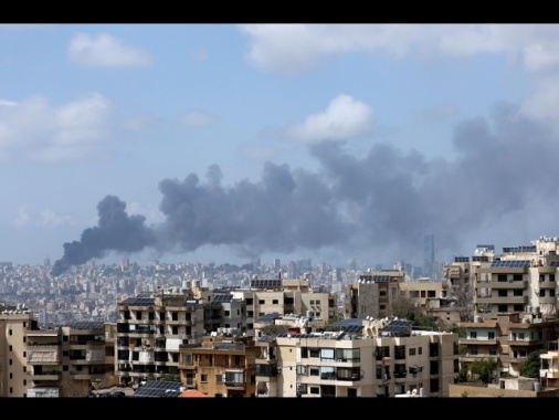 Media, nuovi raid israeliani nel sud del Libano, almeno 11 morti