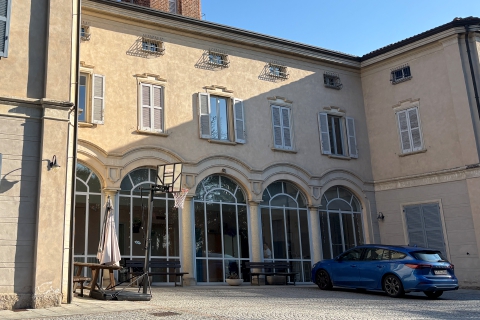 «Restate a lavorare qui: vi diamo 900 mila euro»