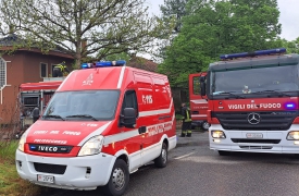 Edificio in fiamme, salvati tre inquilini abusivi