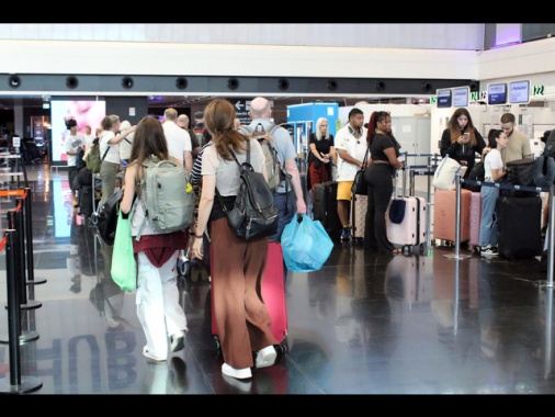 Ue, 'oggi nessuna carenza di carburante aerei ma possibili criticità in futuro'