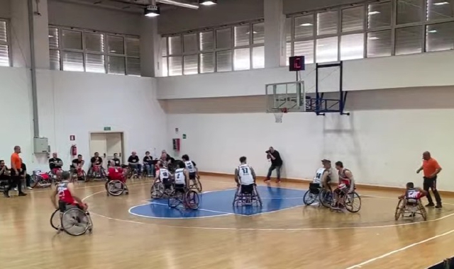 Varese vince la sfida playoff con Sassari e ricorda Fiorentini