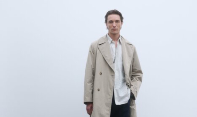 Pioggia di primavera con il trench