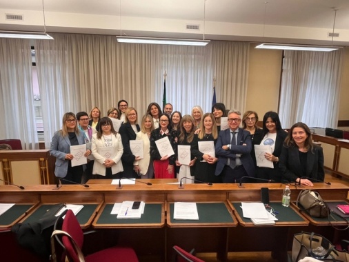 Commissione Femminicidio, 'sia reato generare contenuti sessuali con l'IA'