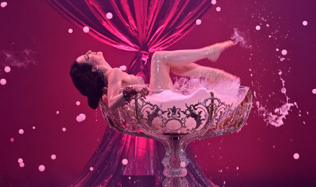 Dita Von Teese: la “joie de vivre”? Sta tra uno strip e la magia