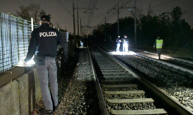 Tragedia sui binari: 26enne perde la vita