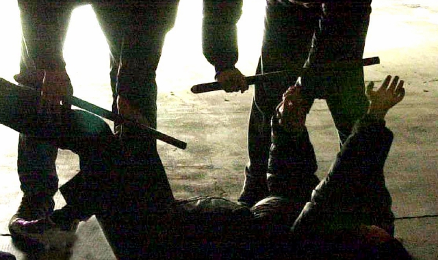Aggressione selvaggia nel parcheggio della disco