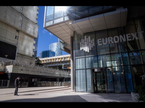 Borsa: Francoforte +3% e Milano +2% dopo l'avvio di Wall Street, giù i petroliferi