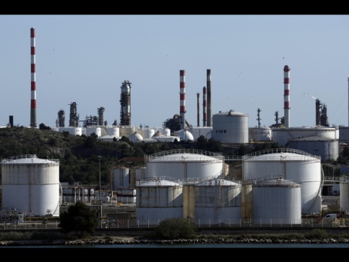 Il petrolio chiude a New York in brusca frenata, a -6,96%
