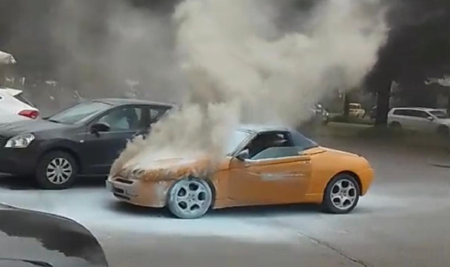 Auto in fiamme a Busto Arsizio