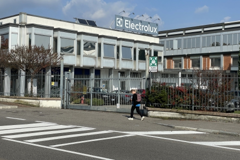 Electrolux taglia 1.700 lavoratori: tavolo a Roma il 25 maggio