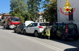 Scontro fra tre auto: soccorsa una bimba a Luvinate