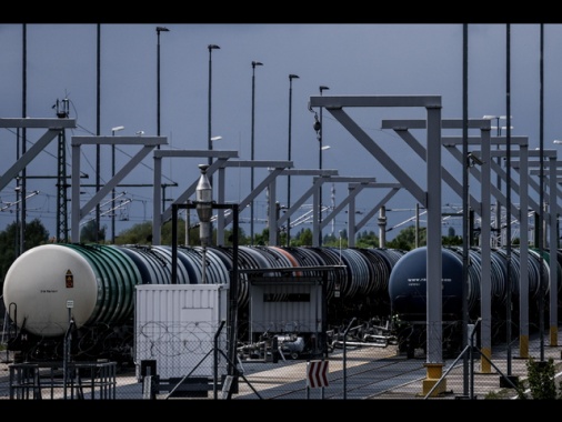Il petrolio è in calo, Wti a 100,67 dollari