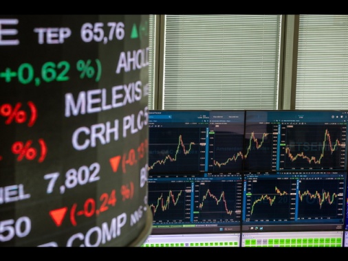 Borsa: l'Europa in ordine sparso attende Wall Street, Milano +0,4%
