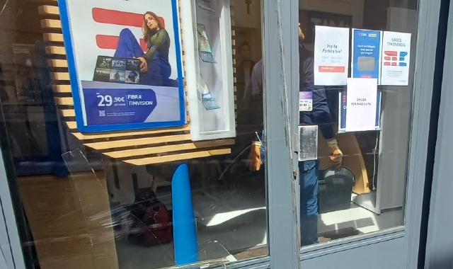 Rubano e scappano: il vicino li insegue invano