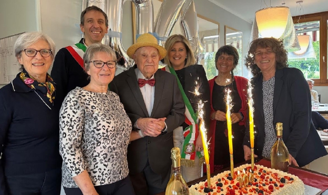 Festa a Malnate per i 104 anni di Attilio Manenti