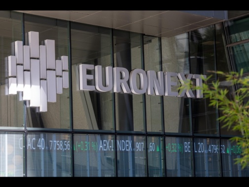Borsa: Europa debole, vendite sui semiconduttori, Milano -1,3%