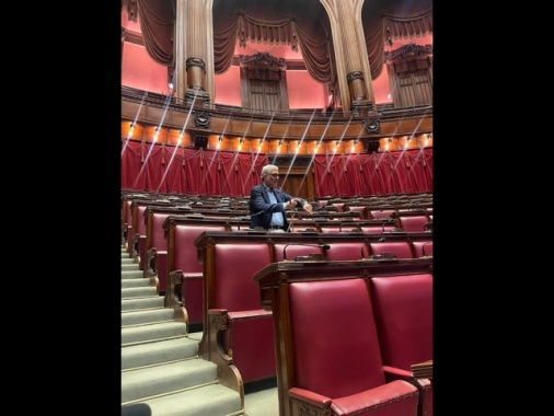 Giachetti si incatena in Aula, 'qui finchè non si sblocca Vigilanza Rai'
