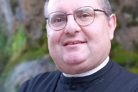 Don Nicolò, il prete sospeso apprezzato dalla gente