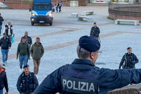 Varese, più controlli in centro: denuncia e arresto