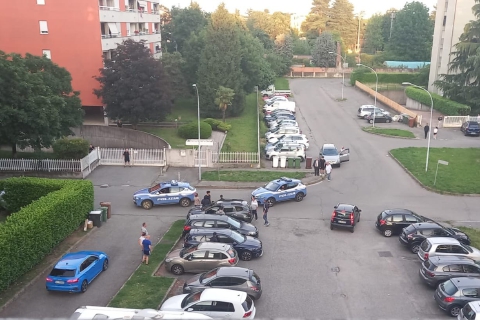 «Ho provato a calmarli e mi hanno rotto i denti»